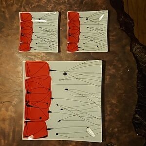 Tulip Glass Plate Set (3 pc) Never Used - Interior Design Staging Surplus.